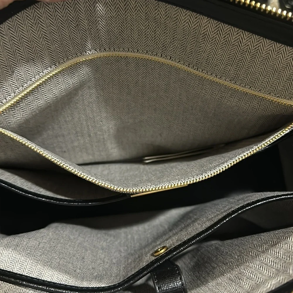 Tory Burch Robinson Tote in Black Saffiano Leather - EUC